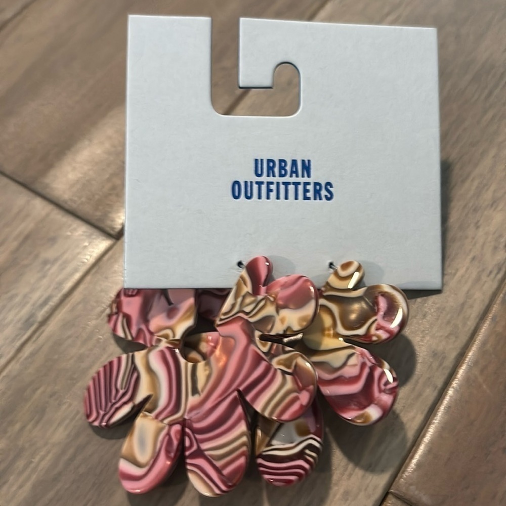 Urban Outfitters Groovy Flower Earrings NWT